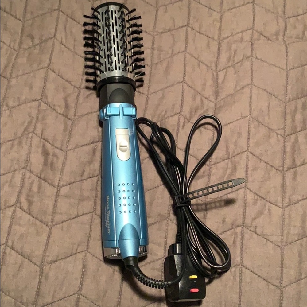 Babyliss Pro Nano Titanium 2" Rotating Hot Brush